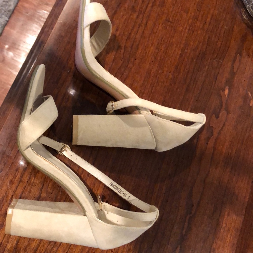 NEW never worn tan suede heels